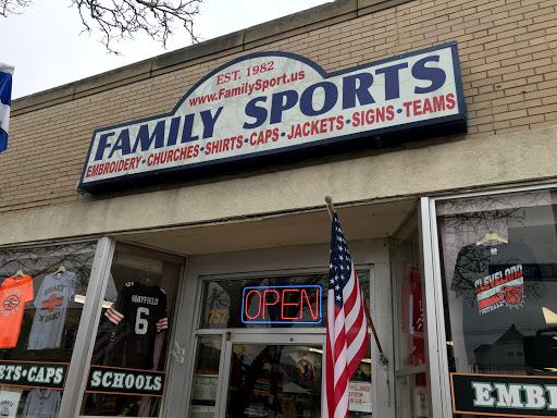 Family Sports & Lettering Co, 752 E Pleasant Valley Rd, Independence, OH 44131, USA, 