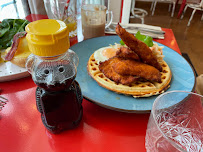 Chicken and Waffles du Restaurant GEORGIA à Paris - n°2