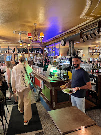 Atmosphère du Restaurant français Les Parigots République - Restaurant Paris 10 eme - n°4