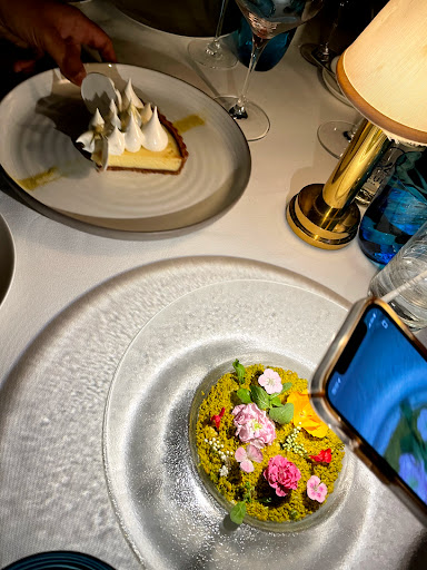 Luxury Hotel «Four Seasons Hotel at The Surf Club, Surfside, Florida», reviews and photos, 9101 Collins Ave, Surfside, FL 33154, USA