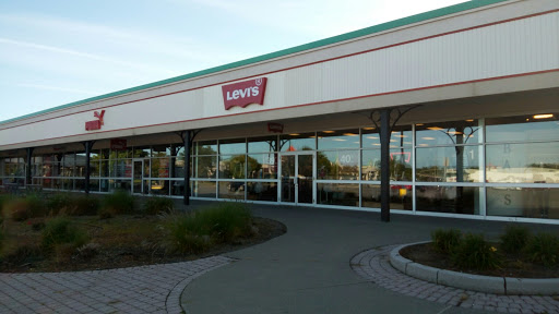 Shopping Mall «Waterloo Premium Outlets», reviews and photos, 655 NY-318, Waterloo, NY 13165, USA