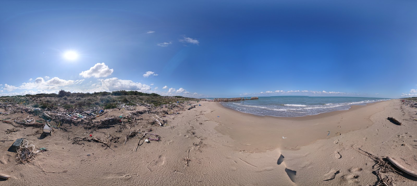 Fotografija Spiaggia di Cauto z rjavi pesek površino