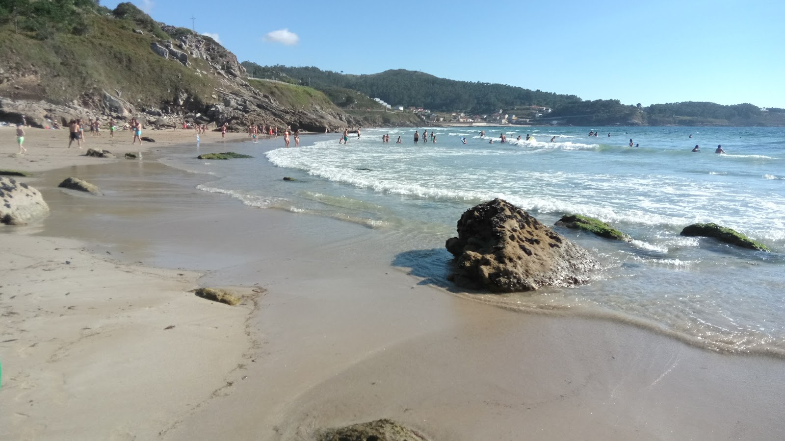 Foto de Fonforrón beach con agua cristalina superficie
