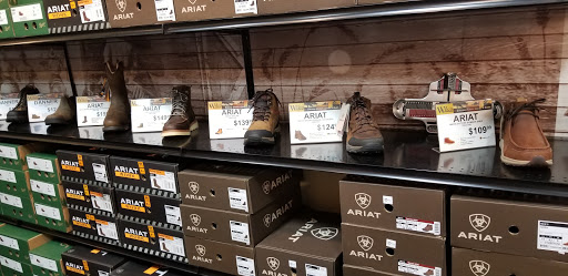 Animal Feed Store «Wilco Farm Store», reviews and photos, 734 McClaine St, Silverton, OR 97381, USA