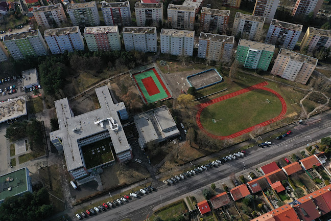 Základná škola Malokarpatské námestie 1 - Škola