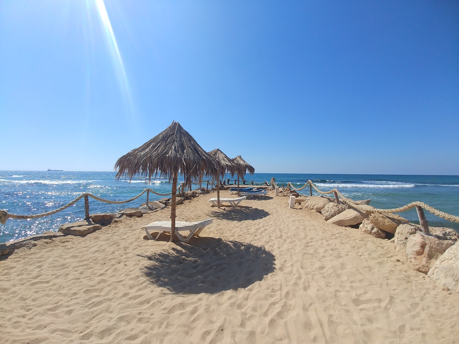Foto af Jiyeh Beach faciliteter område