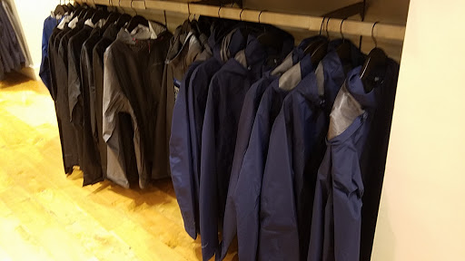 Clothing Store «Eddie Bauer», reviews and photos, 12912 Hill Country Blvd #115, Bee Cave, TX 78738, USA