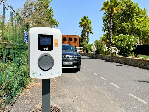 Borne de recharge de véhicules électriques VIRTA Charging Station Vendres