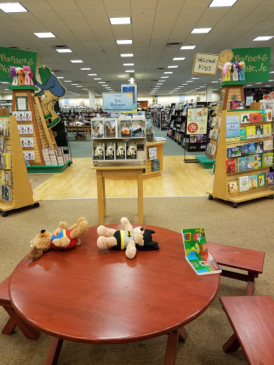 Book Store «Barnes & Noble Booksellers Hillside Village», reviews and photos, 305 Farm to Market Road 1382 #520, Cedar Hill, TX 75104, USA