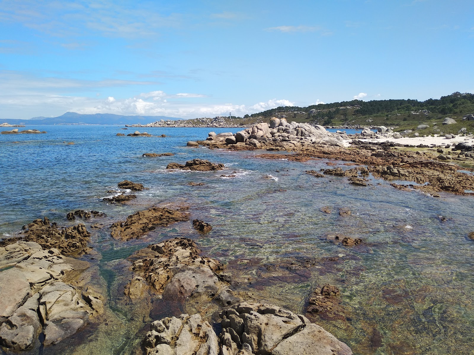 Fotografie cu Castineira beach cu nivelul de curățenie înalt