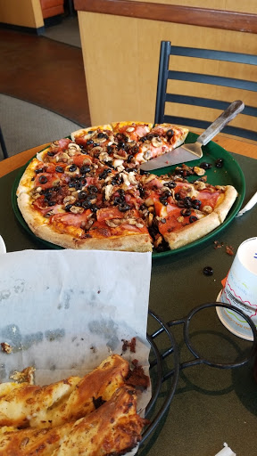 Italian Restaurant «Round Table Pizza - South Tacoma», reviews and photos, 7921 S Hosmer St, Tacoma, WA 98408, USA