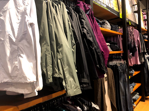 Clothing Store «Eddie Bauer Outlet», reviews and photos, 18501 Outlet Blvd #300, Chesterfield, MO 63005, USA
