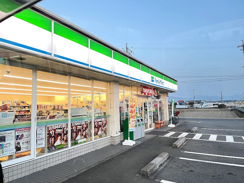 ファミリーマート 四日市東阿倉川店