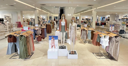 Clothing Store «F21 RED», reviews and photos, 620 Centerview Blvd, Kissimmee, FL 34741, USA