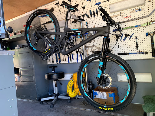 Bicycle Repair Shop «Thrill Bikes», reviews and photos, 4206 W Electra Ln, Glendale, AZ 85310, USA