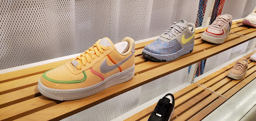 Sporting Goods Store «Nike Chicago», reviews and photos, 669 N Michigan Ave, Chicago, IL 60611, USA