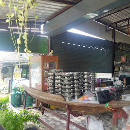 คุณป้อม ขนมปังเย็น&ก๋วยเตี๋ยวเรือหม้อไฟ