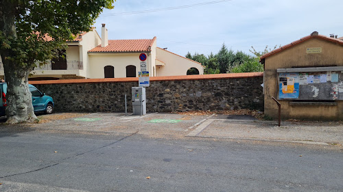 Borne de recharge de véhicules électriques RÉVÉO Charging Station Caudiès-de-Fenouillèdes