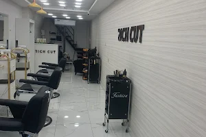 Rich cut salon image