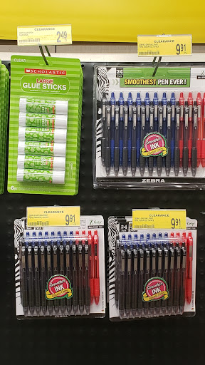 Shopping Mall «Town Peddler Craft and Antique Mall», reviews and photos, 35323 Plymouth Rd, Livonia, MI 48150, USA