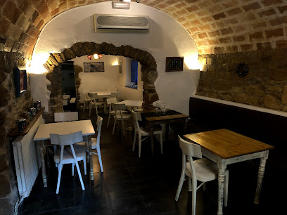 Restaurant El Borinot - Carrer del Form, 15, 17113 Peratallada, Girona, Spain