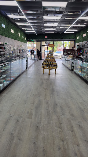 Tobacco Shop «Orlando Smoke Shop Fun Spot», reviews and photos, 5531 International Dr, Orlando, FL 32819, USA