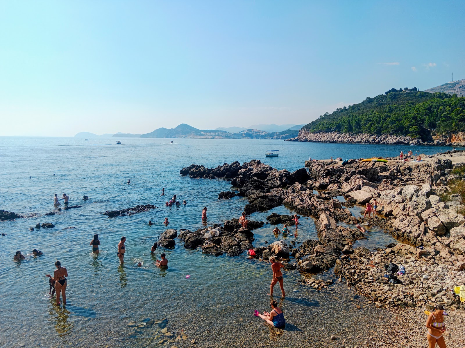 Zdjęcie Lokrum Main Beach z prosta linia brzegowa