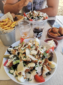 Plats et boissons du Restaurant de plage Seignosse le Penon : fish&chips, chipirons, etc | Le Cabanon Beach House - n°7