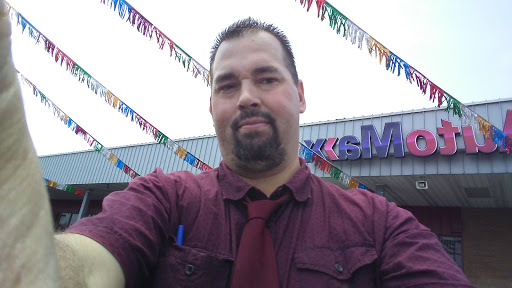 Used Car Dealer «Auto Maxx», reviews and photos, 5272 N Blackstone Ave, Fresno, CA 93710, USA