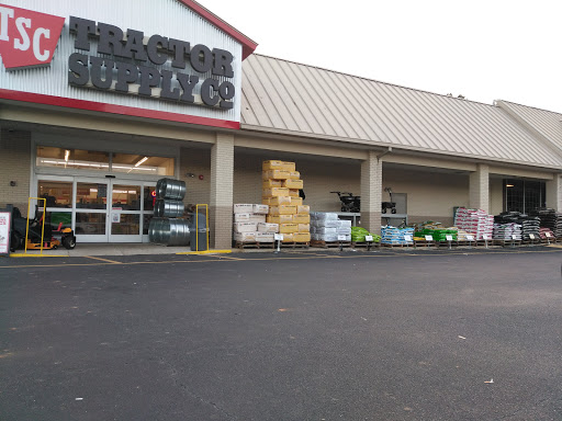 Home Improvement Store «Tractor Supply Co.», reviews and photos, 868 S Main St #100, Cleveland, GA 30528, USA