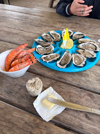 Plats et boissons du Bar-restaurant à huîtres Les Viviers du Logeo dégustation d'huitres naturels et vente a emporter à Sarzeau - n°5