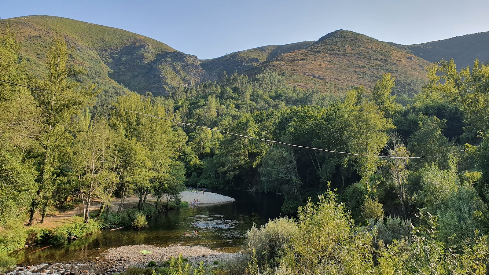 Foto von Praia Fluvial de Meitriz mit felsiges gelände Oberfläche