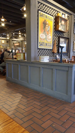 American Restaurant «Cracker Barrel Old Country Store», reviews and photos, 80 Alamo Dr, London, KY 40741, USA