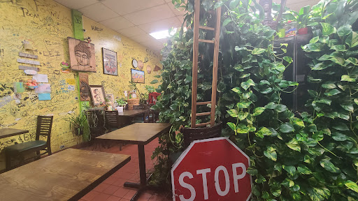 Poom Thai Cuisine image
