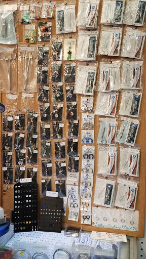 Flea Market «Shelby County Flea Market», reviews and photos, 820 Buck Creek Rd, Simpsonville, KY 40067, USA