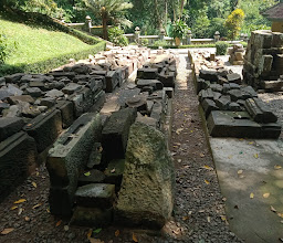 Candi Jolotundo photo