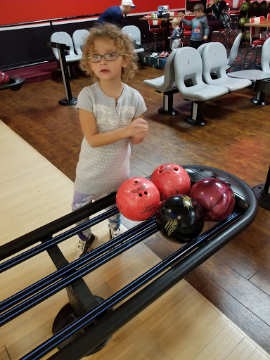 Bowling Alley «AMF Lancaster Lanes», reviews and photos, 4913 Transit Rd, Depew, NY 14043, USA