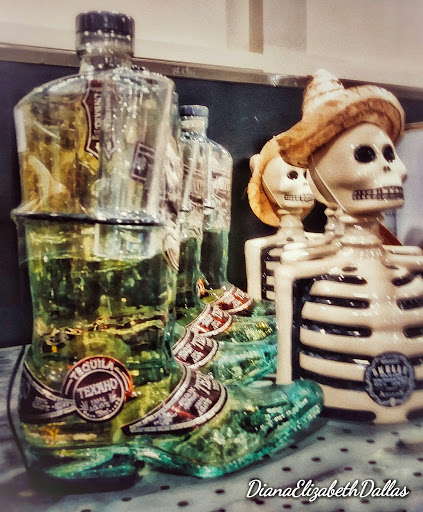 Liquor Store «Liquor Zone», reviews and photos, 3004 E Pioneer Pkwy #200, Arlington, TX 76010, USA