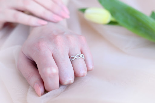 Jewelry Store «Argo & Lehne Jewelers», reviews and photos, 3100 Tremont Rd, Columbus, OH 43221, USA