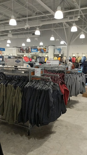 Sportswear Store «Columbia Sportswear Outlet Store», reviews and photos, 447 Great Mall Dr, Milpitas, CA 95035, USA