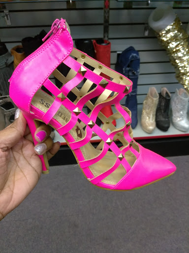 Shopping Mall «Lincoln Shopping Center», reviews and photos, 26092 Greenfield Rd, Oak Park, MI 48237, USA