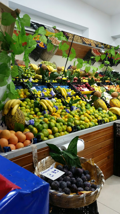 Yesilkoy Ekonomik Halk Pazarı Sebze Meyve Organik Şarküteri