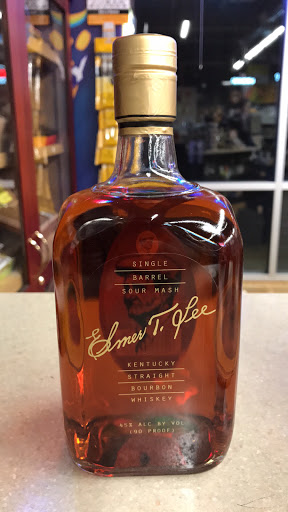 Liquor Store «Esplanade Wine & Spirits», reviews and photos, 2948 W Euclid Ave, Arlington Heights, IL 60005, USA