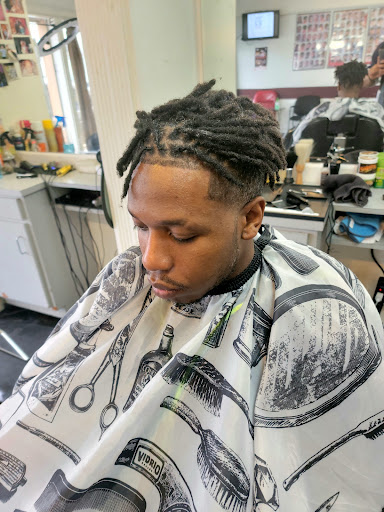 Barber Shop «Fade Away Barber & Beauty», reviews and photos, 8104 S Tacoma Way, Tacoma, WA 98499, USA
