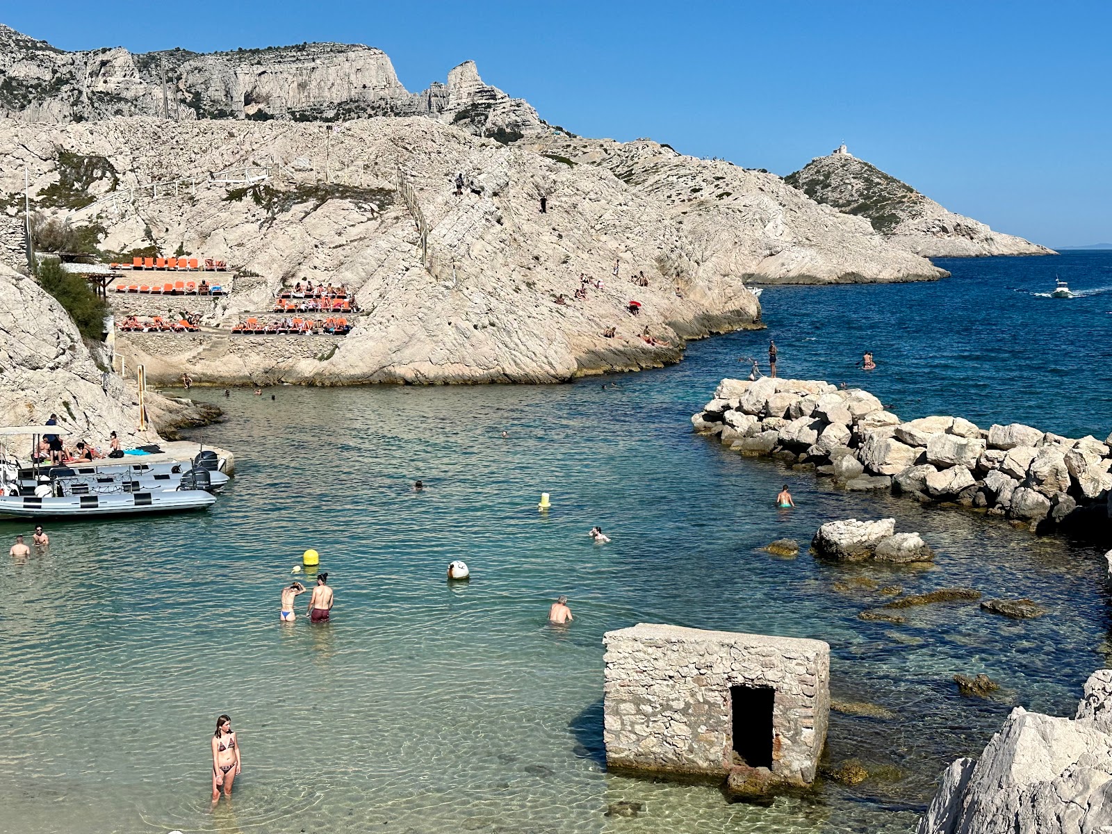 Plage de Cap Croisette'in fotoğrafı küçük koy ile birlikte