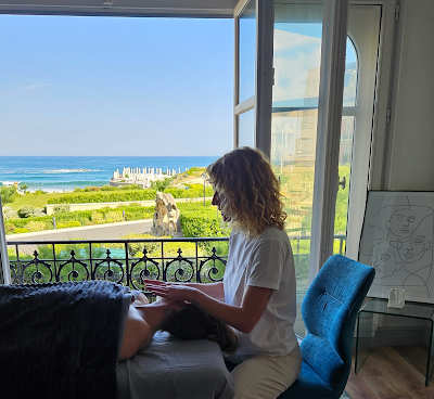 Kobido Massages visage Liftants & Consultations soin de la Peau. | À domicile | Alice Chavanne - Le repère de Blondie | à Biarritz