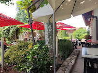 Atmosphère du Restaurant français Auberge Ailloud à Saint-Genix-les-Villages - n°1