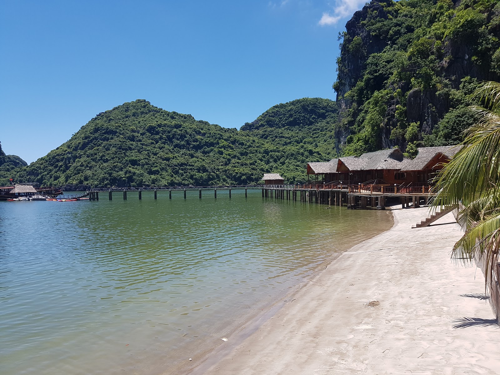 Foto van Nam Cat beach met beige zand oppervlakte