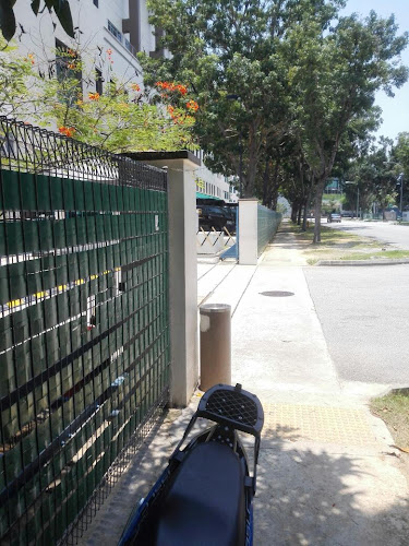 Comentarii opinii despre UPS House