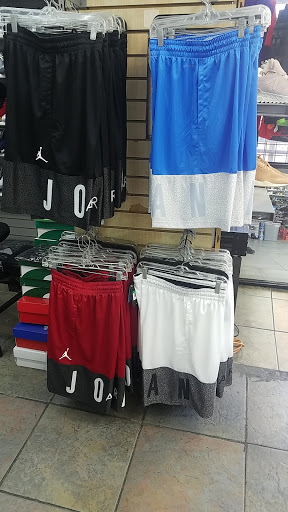 Shoe Store «Outlet Shoes & Rugs», reviews and photos, 221 E Ledbetter Dr, Dallas, TX 75216, USA